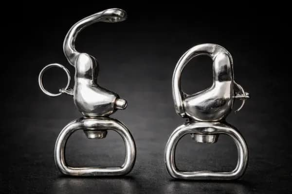Heavy-Duty Stainless Steel Quick Release Shackle. Strong, Durable and